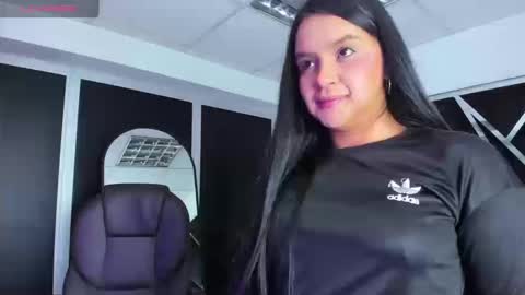 ivannaa18 online show from September 19, 2025, 3:41 am