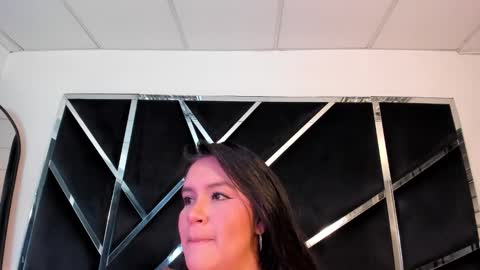 ivannaa18 online show from October 26, 2025, 3:56 am