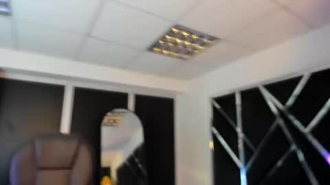 ivannaa18 online show from November 16, 2025, 3:45 am