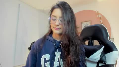 I V E T T E online show from April 29, 2026, 7:42 pm