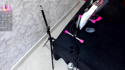 Ivis  online show from November 10, 2025, 12:15 pm