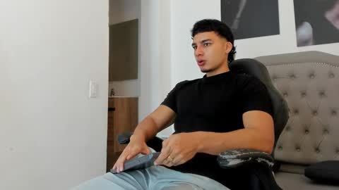 Snapshot of ivo_beischel chatting on October 4, 2025, 12:03 pm Ivo Beischel online show from October 4, 2025, 12:03 pm