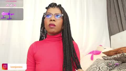 Snapshot of ivonjoness chatting on February 24, 2025, 4:49 am Ivon Miss Jones online show from February 24, 2025, 4:49 am
