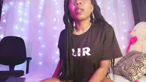 Snapshot of ivonjoness chatting on March 10, 2025, 3:34 am Ivon Miss Jones online show from March 10, 2025, 3:34 am