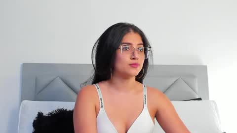 Ivonne Lennox online show from February 3, 2025, 2:36 am