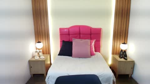 I V O N N E R O S S online show from February 25, 2026, 12:15 pm