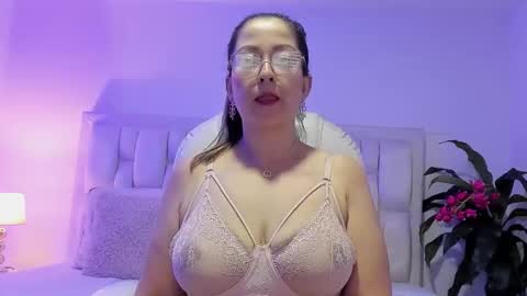 Snapshot of ivonny_04 chatting on October 9, 2025, 4:10 am N A T H A L Y online show from October 9, 2025, 4:10 am