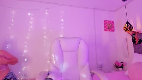 Snapshot of ivonny_04 chatting on October 22, 2025, 3:29 am N A T H A L Y online show from October 22, 2025, 3:29 am