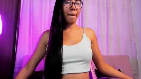 ivonny_bonita18 online show from September 9, 2025, 1:27 am