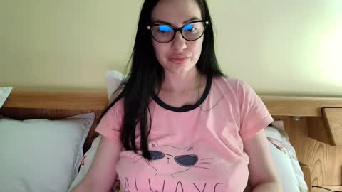 Snapshot of ivoryorchid chatting on December 22, 2024, 3:11 pm Ivory online show from December 22, 2024, 3:11 pm