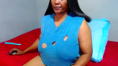 Snapshot of ivorytits48 chatting on January 13, 2025, 2:21 pm IVORYTITS48 online show from January 13, 2025, 2:21 pm