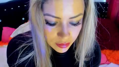 Diana Rojas  online show from February 27, 2025, 10:31 pm