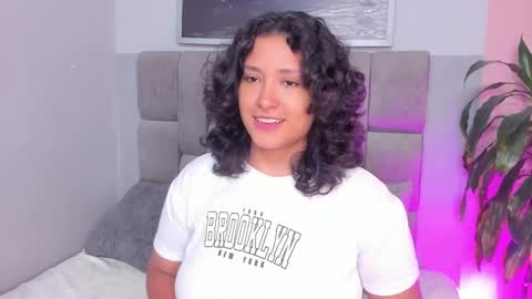 Snapshot of ivy_and_molly chatting on September 23, 2025, 8:01 pm Ivy and Molly online show from September 23, 2025, 8:01 pm