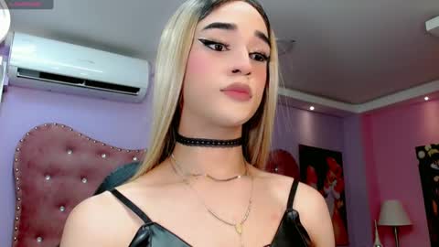 Snapshot of ivy_jane14 chatting on December 11, 2024, 11:30 am IVY online show from December 11, 2024, 11:30 am