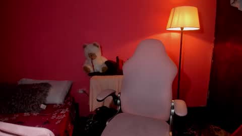 Snapshot of ivy_roosx chatting on February 21, 2026, 8:43 pm vivian online show from February 21, 2026, 8:43 pm