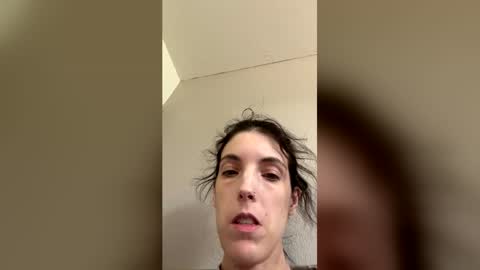 ivy_rose90 online show from June 12, 2026, 8:41 pm