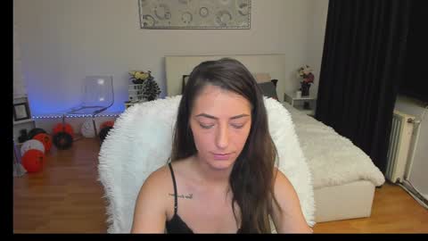 IvyFox online show from December 8, 2024, 4:39 pm