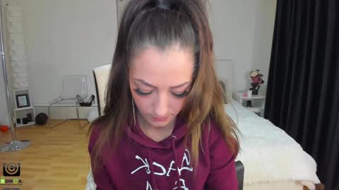IvyFox online show from January 29, 2025, 1:28 pm
