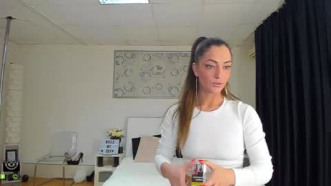 IvyFox online show from February 10, 2025, 6:24 pm