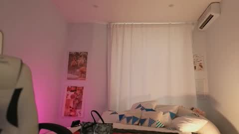 IVY - Follow me 3 online show from October 7, 2025, 10:34 am