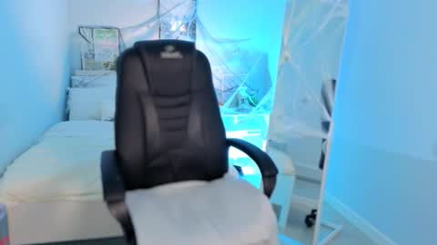 IVY - Follow me 3 online show from October 23, 2025, 11:31 am