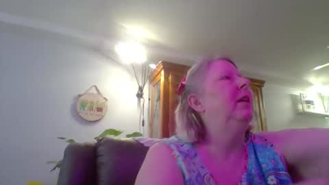 ivyjane3522 online show from April 12, 2026, 3:06 pm