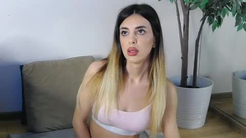 IvyLustt online show from May 22, 2026, 5:47 am