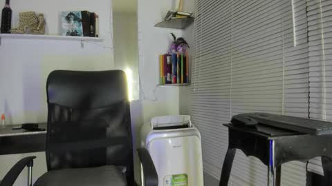 Snapshot of ivymilleer chatting on February 9, 2026, 12:53 pm ivymilleer online show from February 9, 2026, 12:53 pm