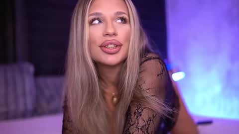 IvyRowa online show from February 24, 2025, 1:35 am