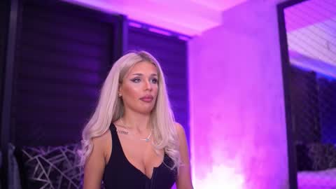 IvyRowa online show from October 1, 2025, 6:03 pm