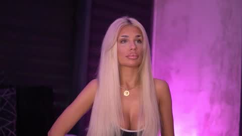 IvyRowa online show from December 14, 2025, 6:45 pm