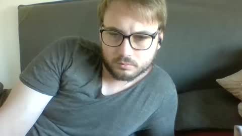 iwantfucknow online show from October 3, 2025, 9:06 am