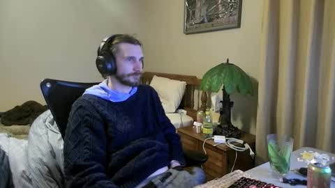 iwhitesmurf online show from December 18, 2025, 4:51 am