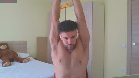 Izaak online show from April 26, 2026, 5:54 pm