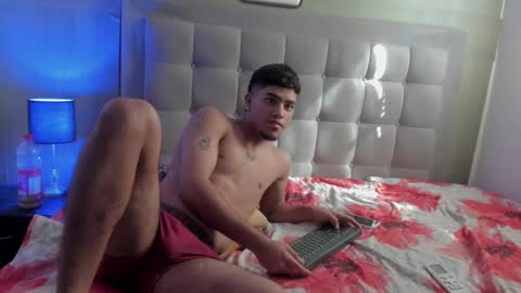 Snapshot of izaak_taylor7 chatting on December 13, 2024, 2:27 pm izaack online show from December 13, 2024, 2:27 pm
