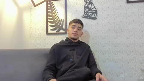 Snapshot of izaak_taylor7 chatting on December 16, 2024, 3:30 am izaack online show from December 16, 2024, 3:30 am