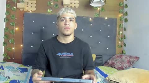 Snapshot of izaak_taylor7 chatting on January 6, 2025, 3:53 am izaack online show from January 6, 2025, 3:53 am