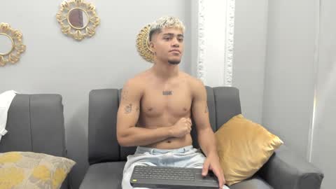 Snapshot of izaak_taylor7 chatting on February 1, 2025, 4:22 pm izaack online show from February 1, 2025, 4:22 pm