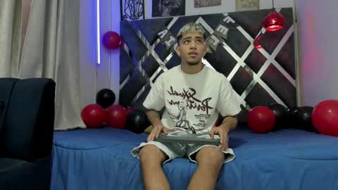 Snapshot of izaak_taylor7 chatting on February 15, 2025, 12:54 pm izaack online show from February 15, 2025, 12:54 pm