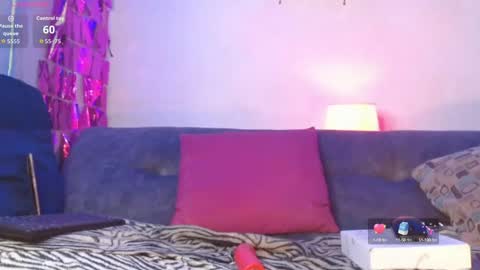 Snapshot of izan_02 chatting on October 9, 2025, 9:46 pm izan online show from October 9, 2025, 9:46 pm