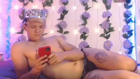 izan online show from February 23, 2026, 8:17 pm