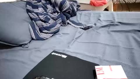 Snapshot of izarizar chatting on February 27, 2025, 12:43 am Brooking online show from February 27, 2025, 12:43 am