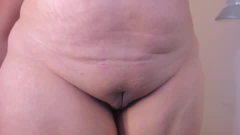 Snapshot of izaro_22 chatting on December 5, 2024, 8:55 am Iza online show from December 5, 2024, 8:55 am