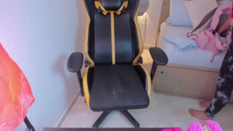 Snapshot of izaro_22 chatting on January 15, 2025, 7:23 pm Iza online show from January 15, 2025, 7:23 pm