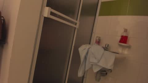 Snapshot of izaro_22 chatting on January 18, 2025, 2:14 am Iza online show from January 18, 2025, 2:14 am