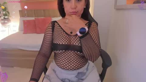 Snapshot of izaro_22 chatting on January 24, 2025, 6:24 am Iza online show from January 24, 2025, 6:24 am