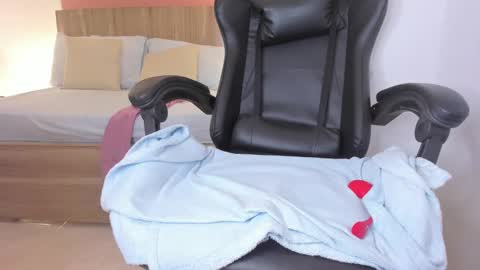 Snapshot of izaro_22 chatting on March 6, 2025, 8:30 am Iza online show from March 6, 2025, 8:30 am