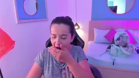 Snapshot of izaro_22 chatting on September 10, 2025, 2:33 am Iza online show from September 10, 2025, 2:33 am