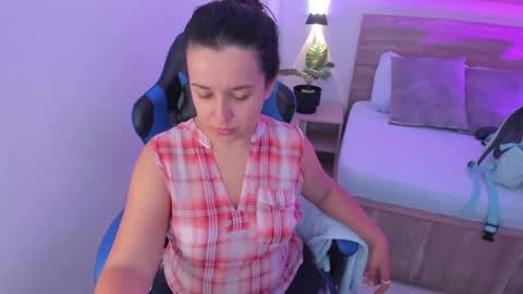 Snapshot of izaro_22 chatting on September 16, 2025, 1:12 pm Iza online show from September 16, 2025, 1:12 pm