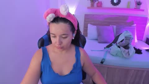 Snapshot of izaro_22 chatting on September 18, 2025, 1:13 pm Iza online show from September 18, 2025, 1:13 pm